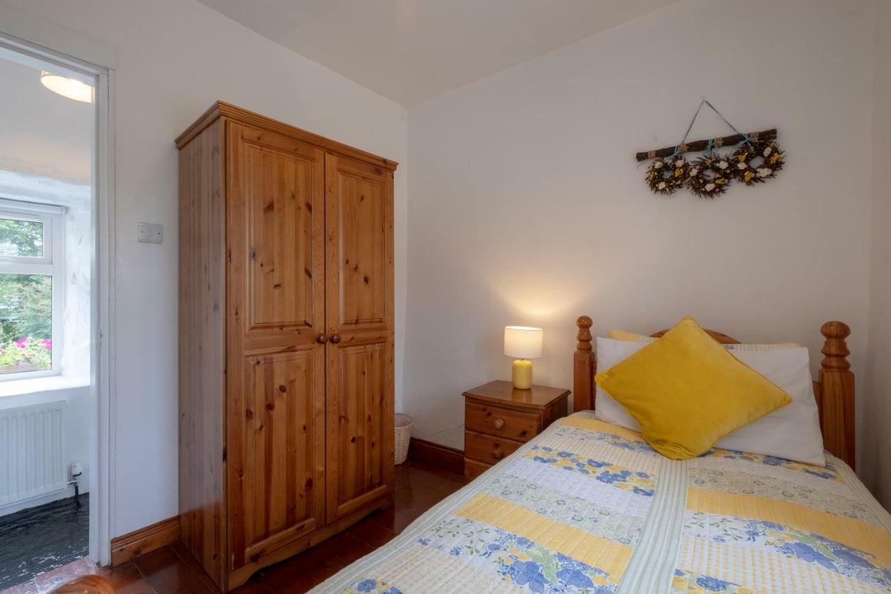Yellow Cottage, Doolin Knockfin Cross Roads 외부 사진