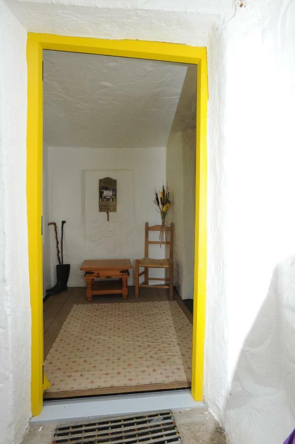Yellow Cottage, Doolin Knockfin Cross Roads 외부 사진