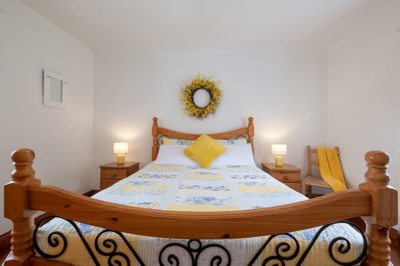 Yellow Cottage, Doolin Knockfin Cross Roads 외부 사진