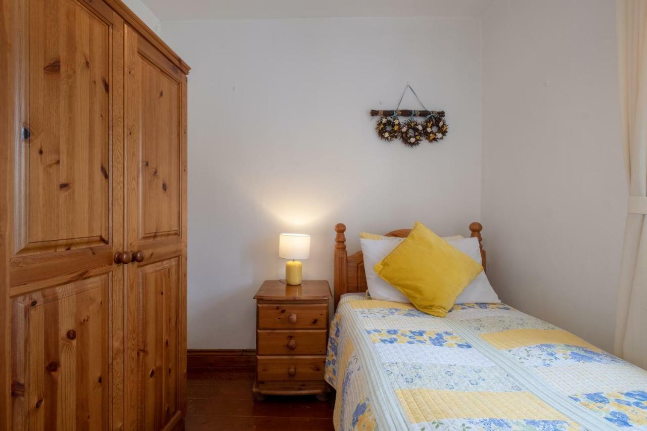Yellow Cottage, Doolin Knockfin Cross Roads 외부 사진